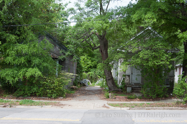 Houses along Saunders Street, April 2017.